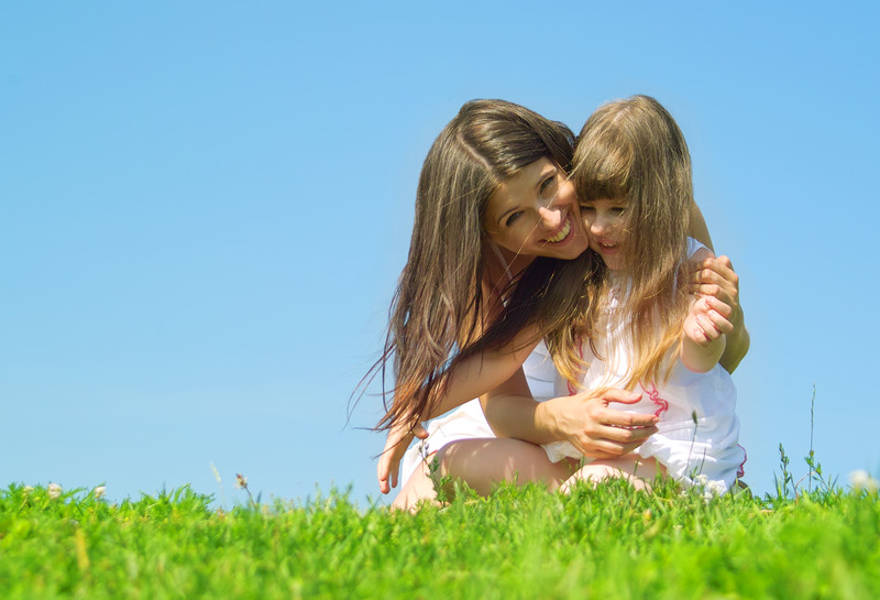 motherdaughteroutside - canstockphoto3285489